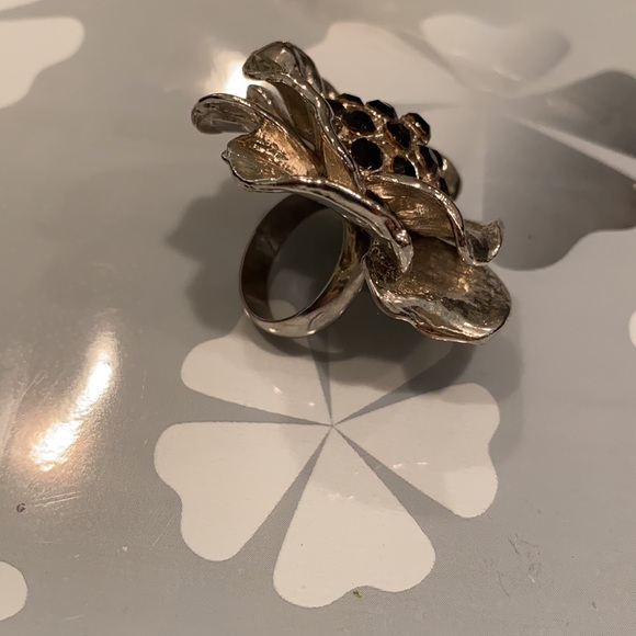 🔴Bebe Flower Ring - Picture 2 of 3